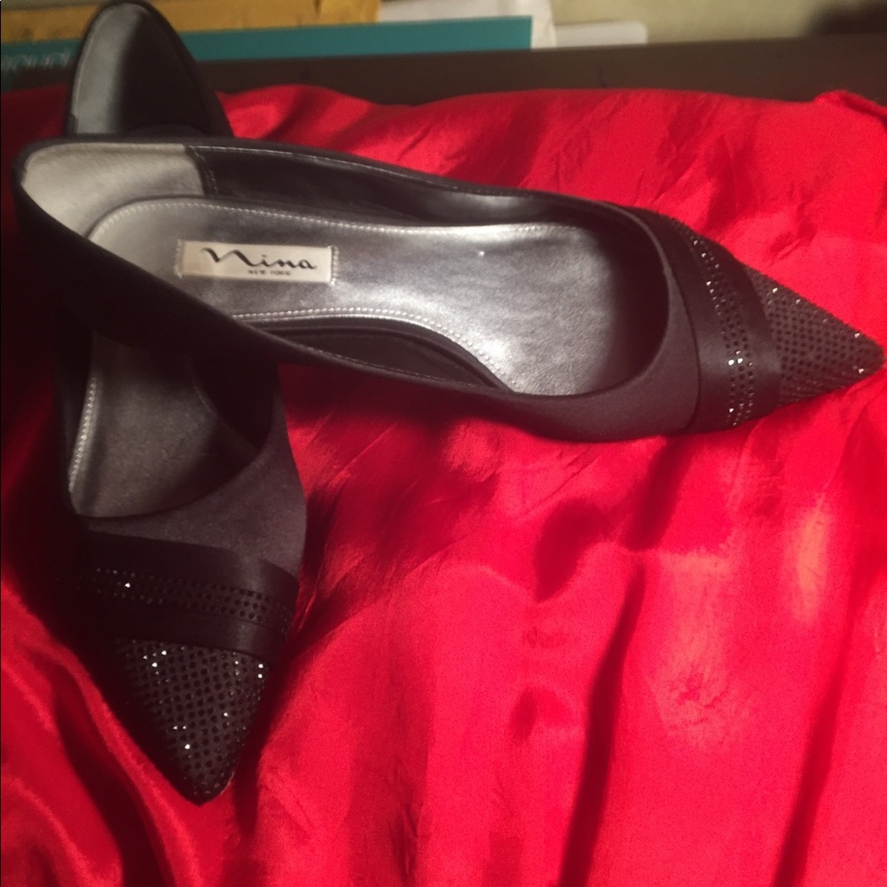 Nina of New York black kitten heels size 9 1/2